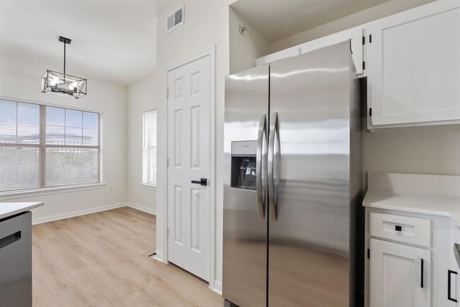 Building Photo - 2320 Gracy Farms Ln