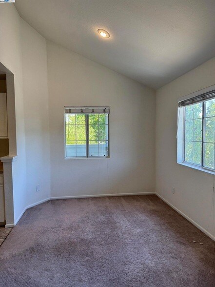 Foto del edificio - 8145 Mountain View Dr