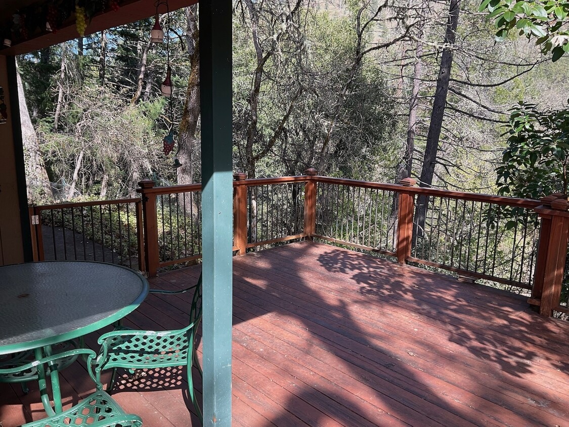 Building Photo - 439 Canyon Oak Dr