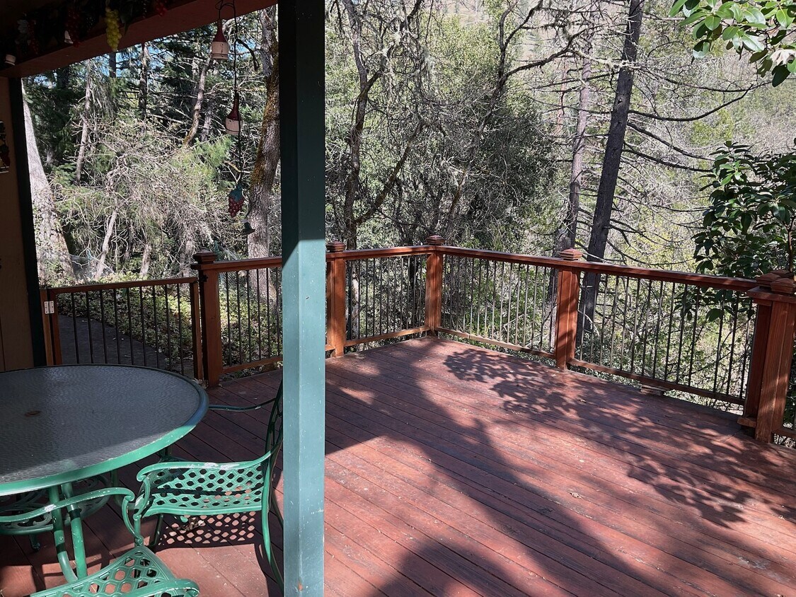 Foto del edificio - 439 Canyon Oak Dr