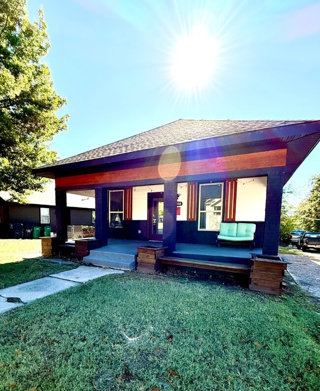 Building Photo - 1808 NW 8th St