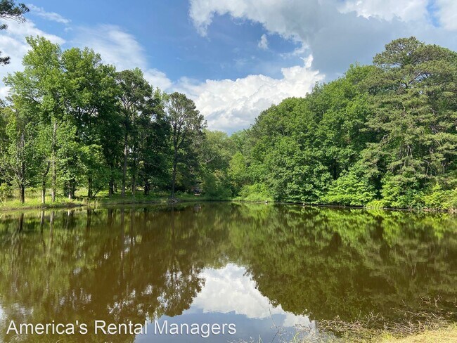 Building Photo - 3 br, 2 bath House - 2850 D&D Drive