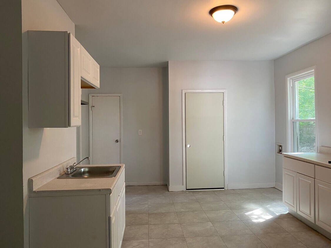 13 Hallock Street Apartment for Rent in New Haven, CT