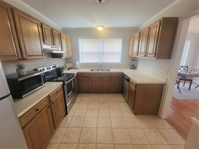 Building Photo - 20 N Lake Pointe Dr
