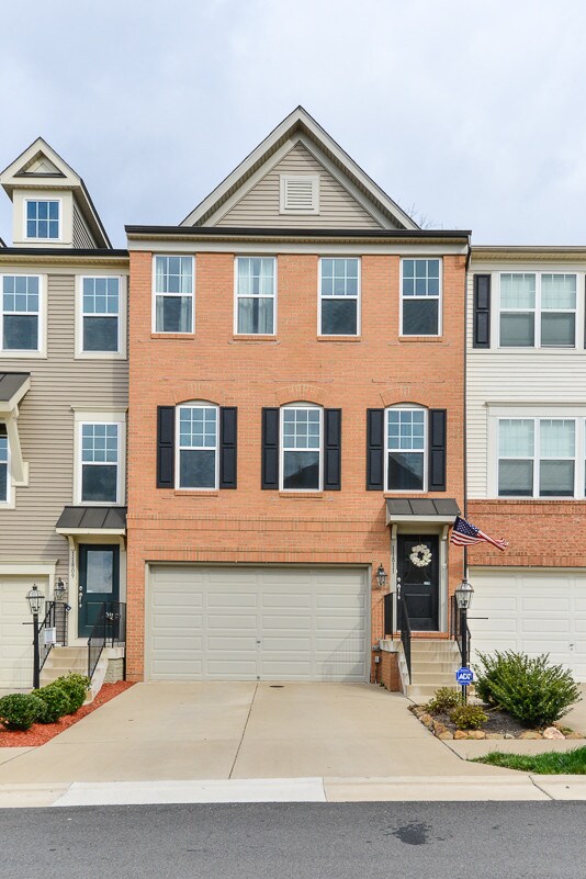 Primary Photo - Bristow Townhome For Rent