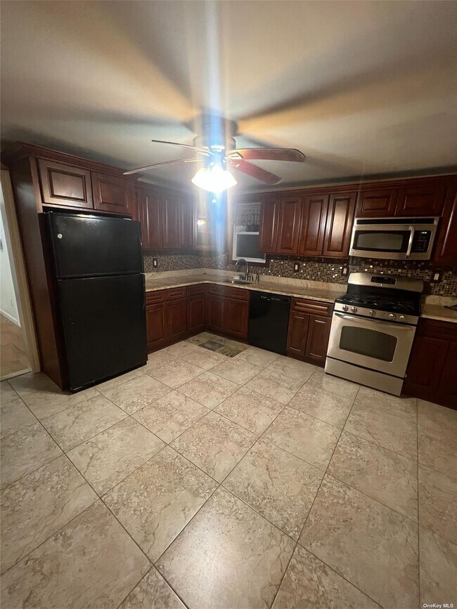 42 E Mineola Ave, Valley Stream, NY 11580 House Rental in Valley