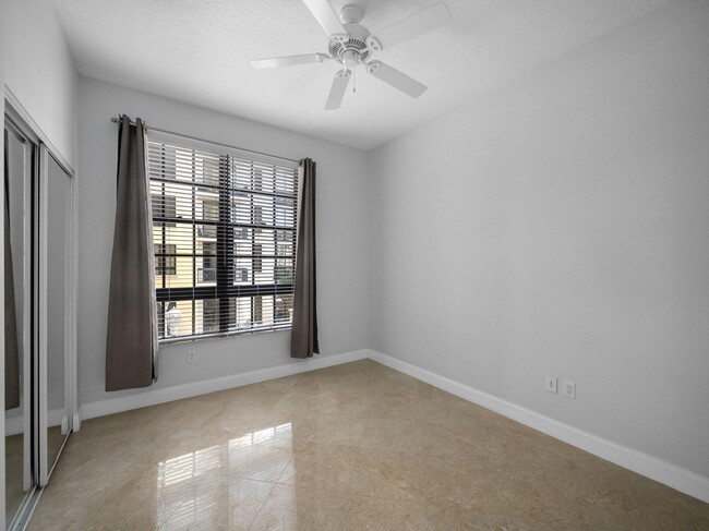 Building Photo - 701 S Olive Ave