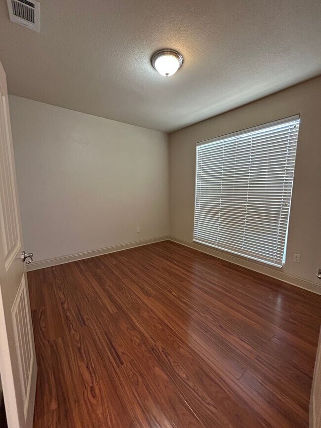 Building Photo - LOCATION, LOCATION, LOCATION-4 bedroom in Legado Estates