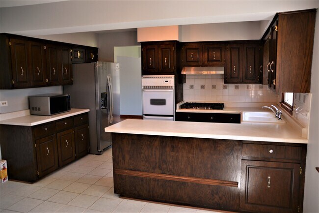 Building Photo - 1222 Bay Ct