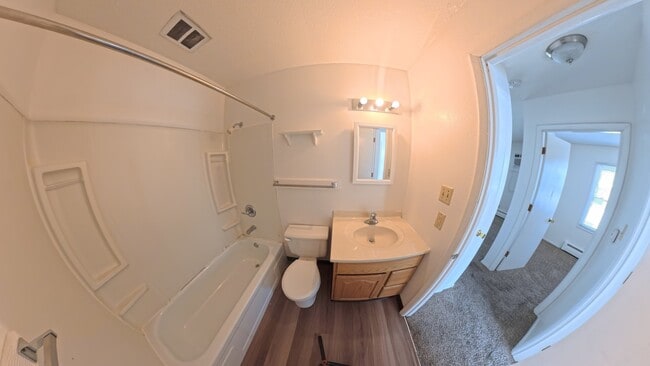 Building Photo - 405 SW Elm St