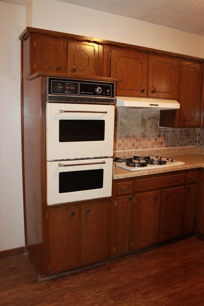 Building Photo - Move in Special!!  $250 off 2nd Month's rent!