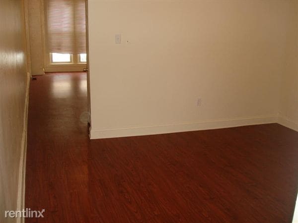 Building Photo - 28 N Pulaski St