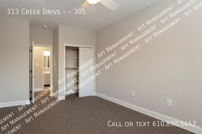 Foto del edificio - 313 Creek Dr