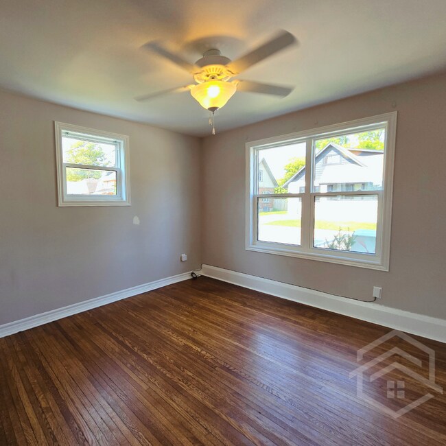 Building Photo - Cozy Apartment in Tillsonburg!!