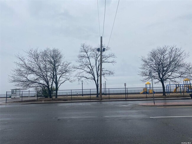 Foto del edificio - 18 Bayville Ave