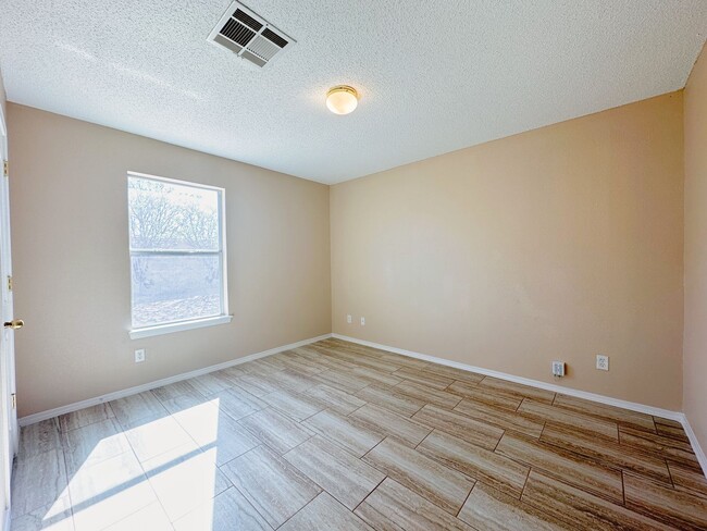 Foto del edificio - Eastside 3 Bedroom 2 Bath