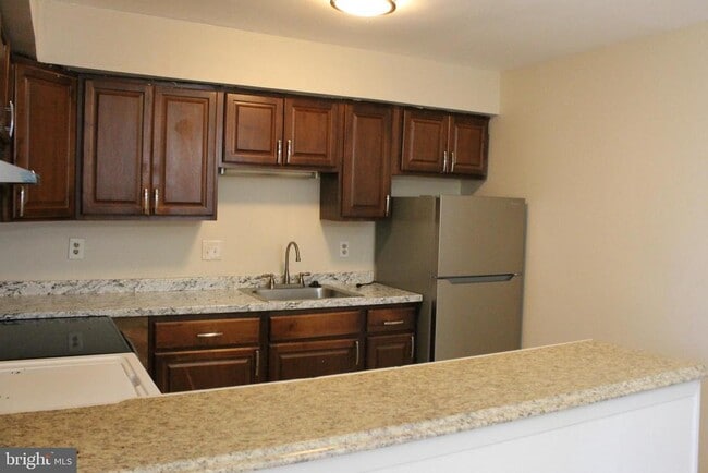 Foto del edificio - 9233 Byrd Dr