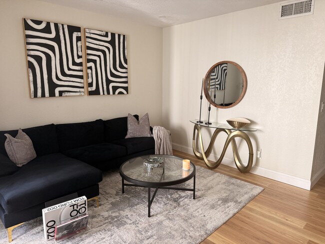 Building Photo - 5130 Elmhurst Rd