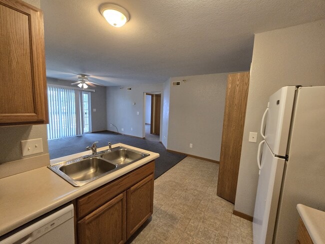 Building Photo - 611 Johnson St