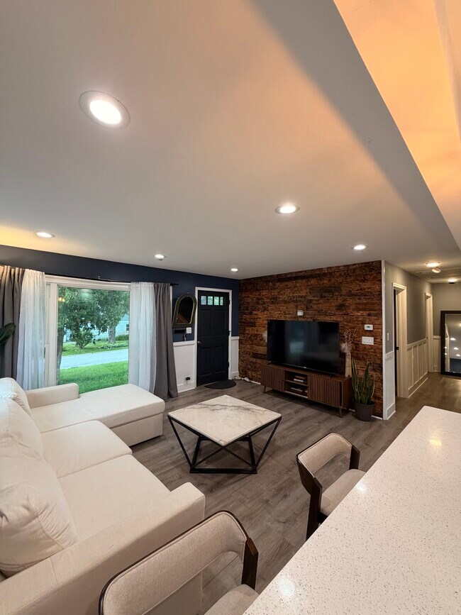 Sala de estar - 716 NW Holcomb Dr