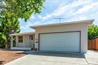 Building Photo - 720 Santa Paula Ave