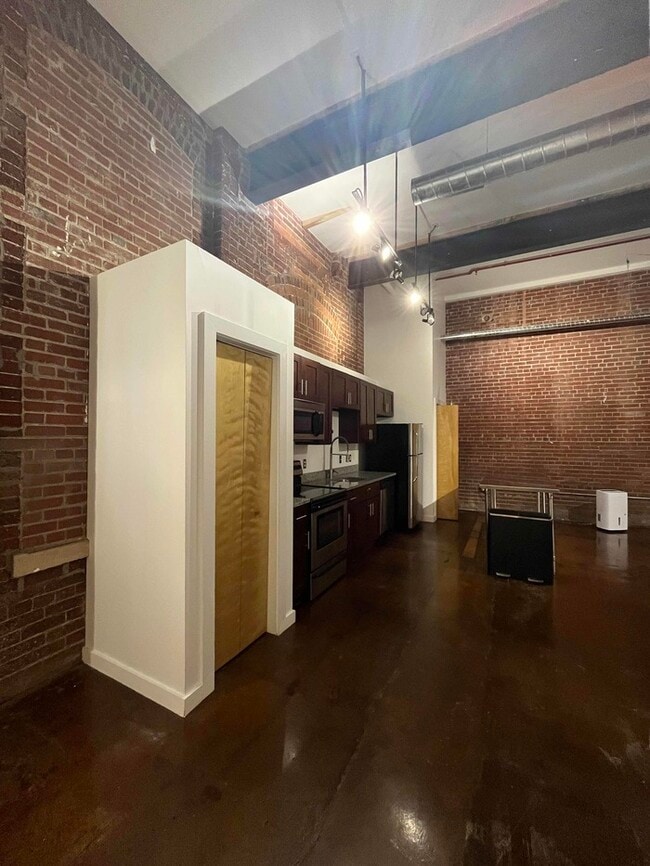 Building Photo - 1350 Rosa L Parks Blvd