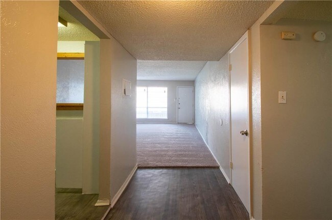 Building Photo - 5065 Ridglea Ln