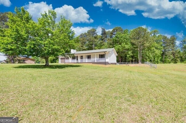 Building Photo - 3200 Lee Dr