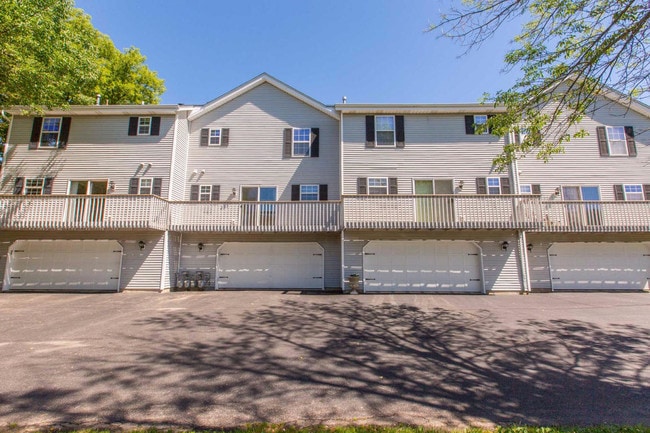 2 car Attached Garage - 288 Meadowcreek Dr