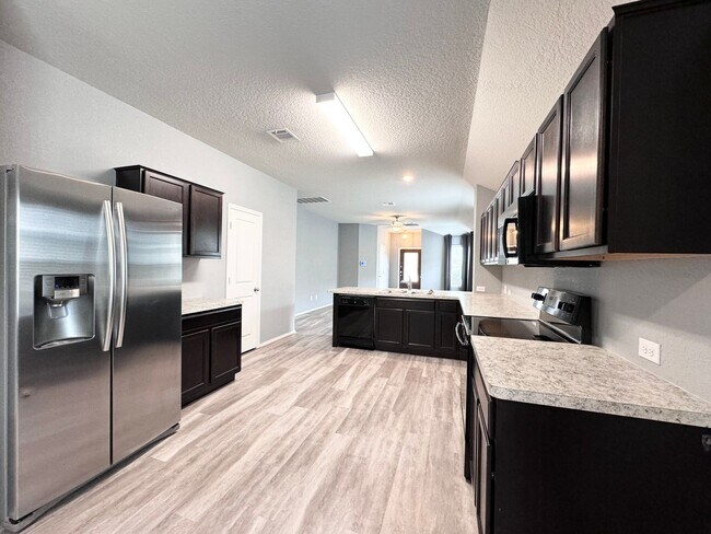 Building Photo - Where comfort and convenience awaits!