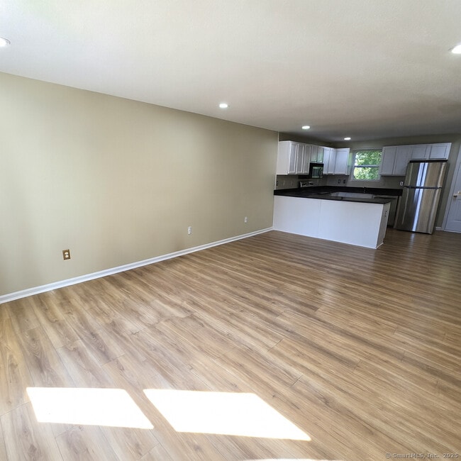 Building Photo - 5 Periwinkle Ln