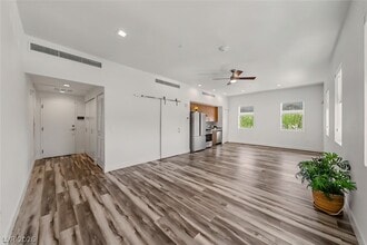 Building Photo - 322 S Water St