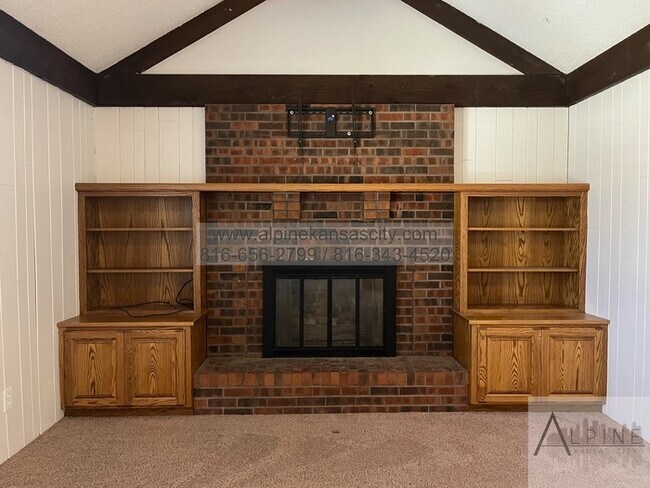 Building Photo - Raised Ranch in Staley