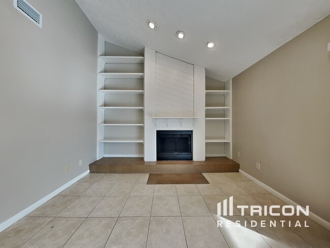 Building Photo - 1422 Mistyglen Lane Brandon FL