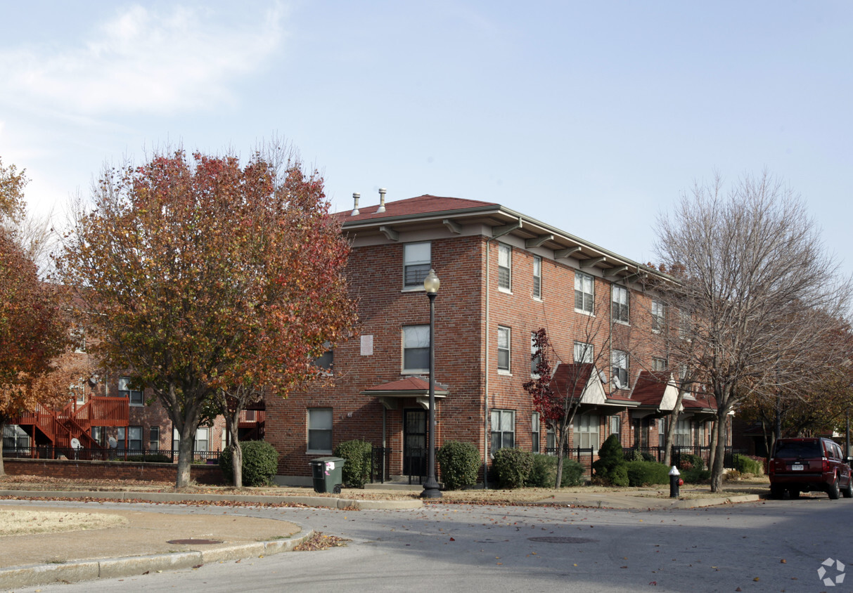 Primary Photo - Carr Square Apartments