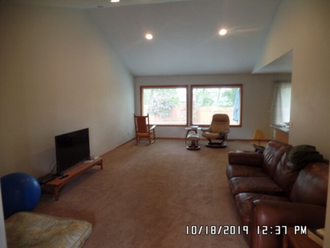 Foto del edificio - 10 Aspen Creek Ct