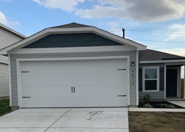Building Photo - "Charming 3-Bed Oasis with Granite Touches...