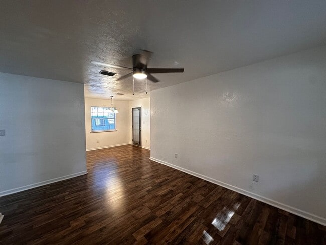 Photo - 2753 Faringdon Dr House