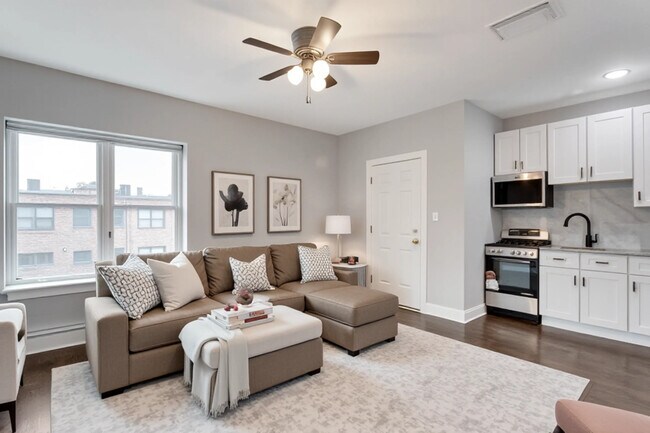 Building Photo - 8024 S Ellis Ave