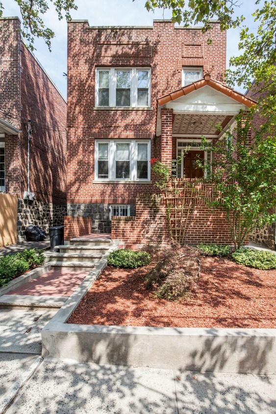Primary Photo - 642 Boulevard E