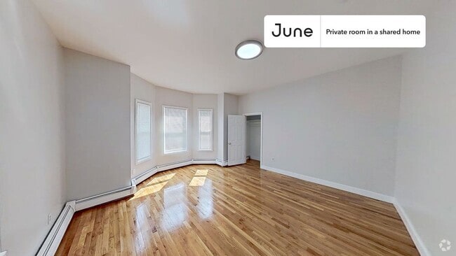 Building Photo - Private bedroom in 3 bed/1 bath Home