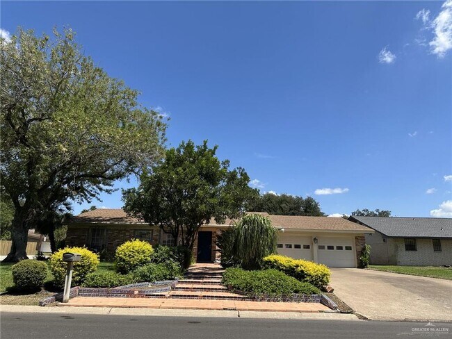 Foto del edificio - 41 Redbud Ave