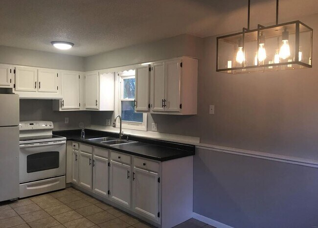 Kitchen - 207 Wellons Dr