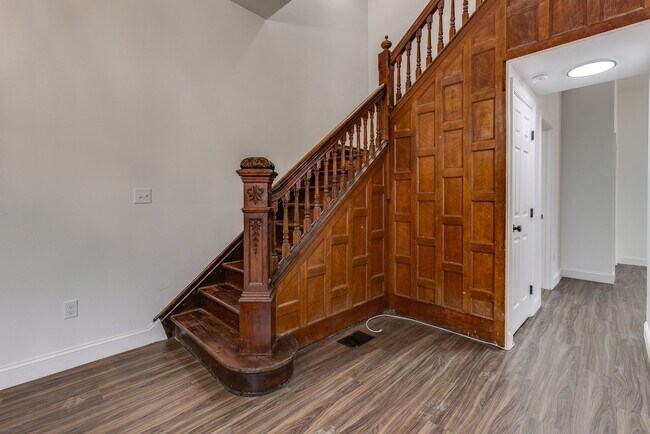 Foto del edificio - Available August - ABSOLUTELY STUNNING 4 BEDROOM / 3 BATHROOM BEAUTY IN ALLENTOWN! WITH CENTRAL A...