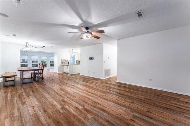 Building Photo - 17 Mellor Ln