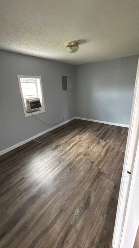 Building Photo - 823 Meadow Dr