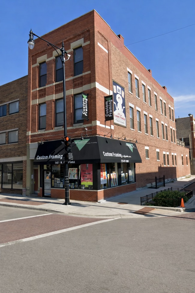 Building Photo - 1461 W Fullerton Ave