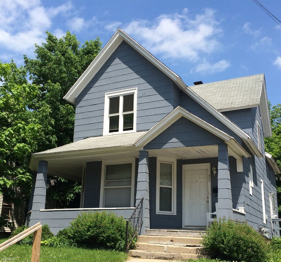 Primary Photo - 800 College Ave NE