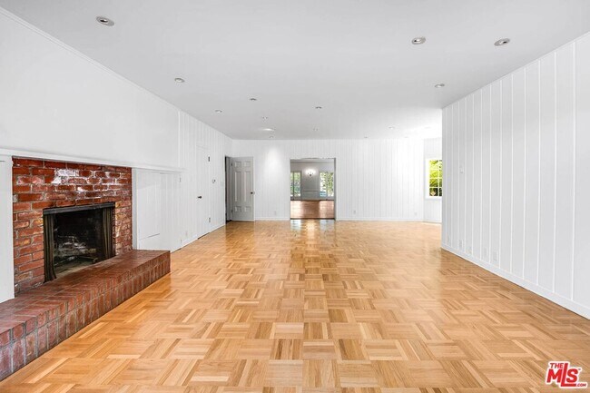 Foto del edificio - 809 N Bedford Dr