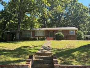 Building Photo - 11 Brookside Dr